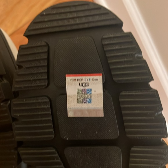 Ugg ashton Chelsea boots - Picture 5 of 8